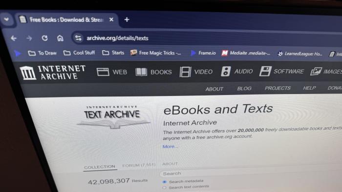 An appeals court ruled against the Internet Archive confirming a federal court's ruling that the non-profit group violated book publishers' copyrights. 