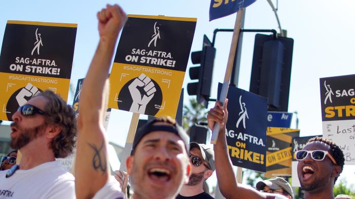 LOS ANGELES, CALIFORNIA - NOVEMBER 08: SAG-AFTRA members and supporters chant outside Paramount Studios on day 118 of their strike against the Hollywood studios on November 8, 2023 in Los Angeles, California. A tentative labor agreement has been reached between the actors union and the Alliance of Motion Picture and Television Producers (AMPTP) with the strike set to end after midnight. (Photo by Mario Tama/Getty Images)